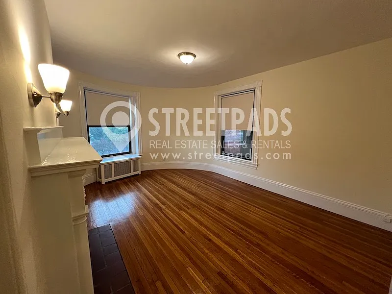 1 bed, 900 sqft, $3,500 — Photo 3