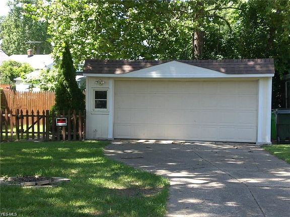 2nd image of 303 Marion Dr