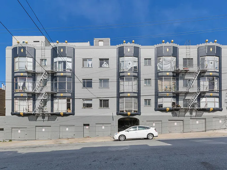900 Broderick — Photo 1
