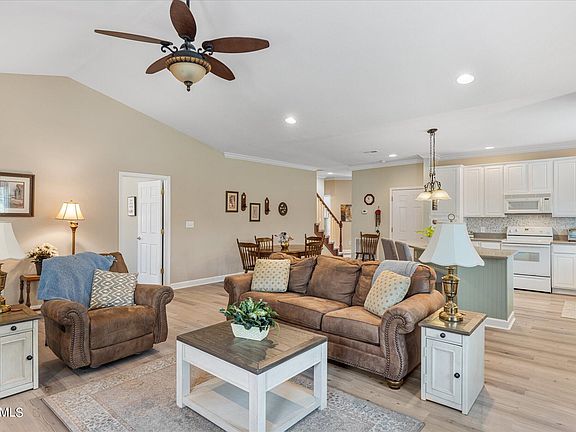 3rd image of 238 Redwolf Way