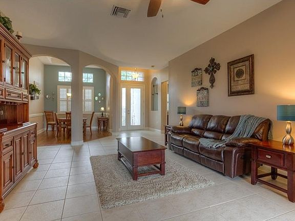 3rd image of 8327 Windsor Bluff Dr