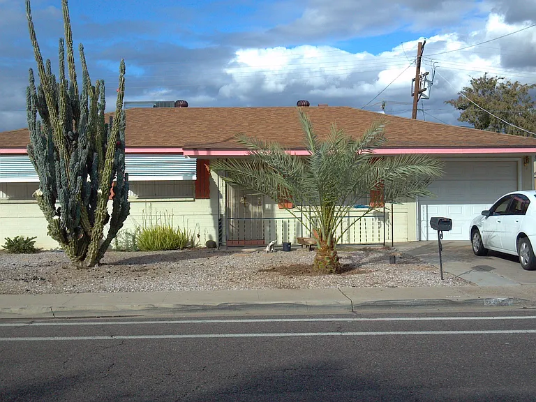 2514 W Butler Dr — Photo 1