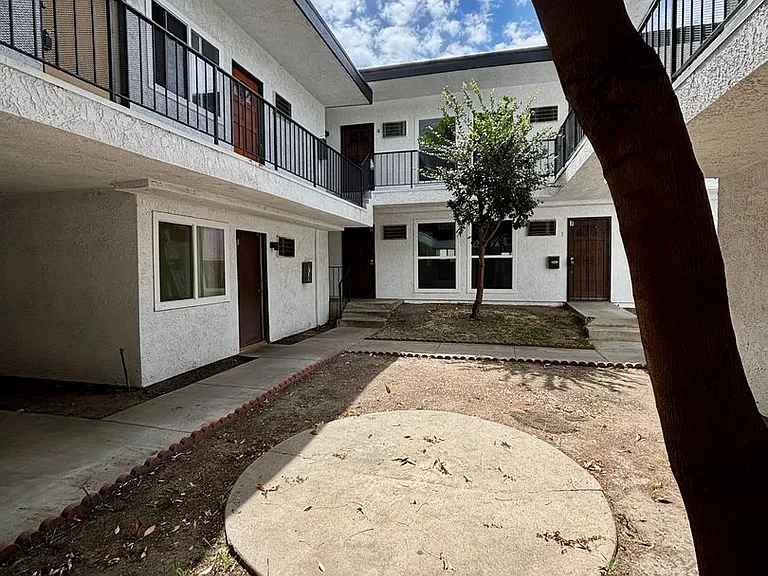 10635 Sherman Grove Ave — Photo 38