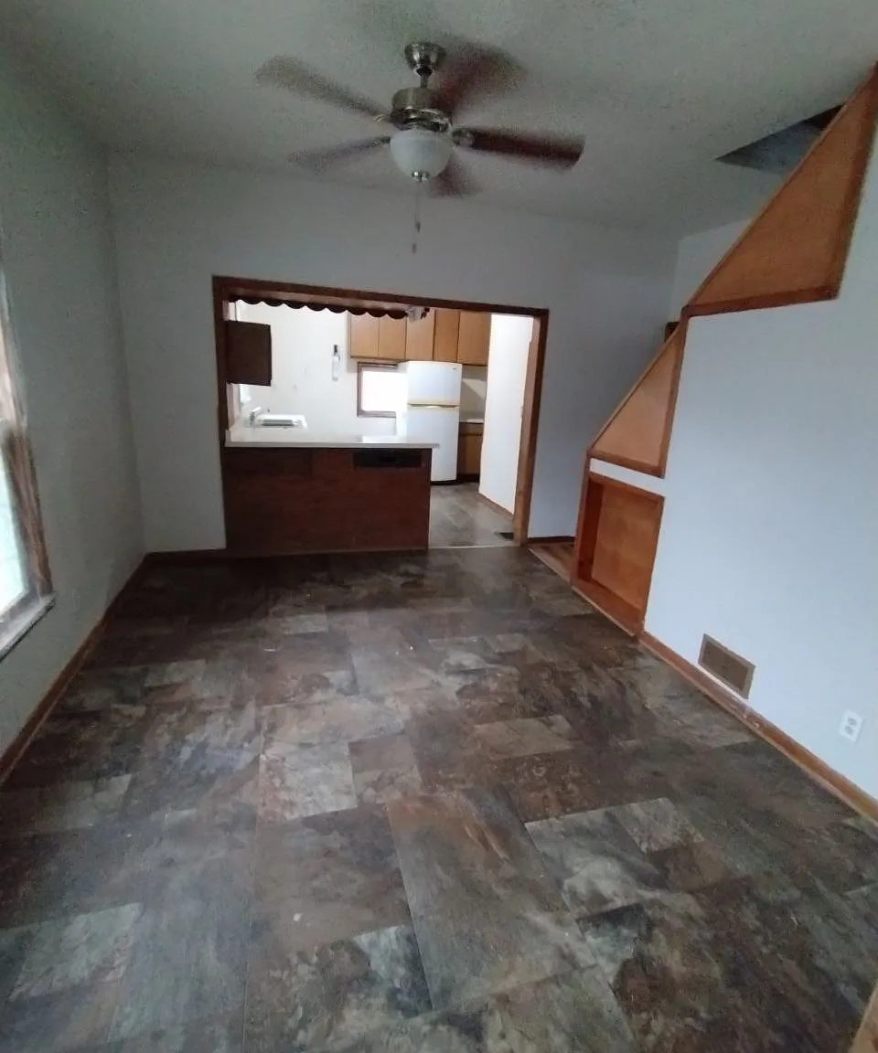 3 bed, 1.5 bath, 1152 sqft, $1,000 — Photo 3