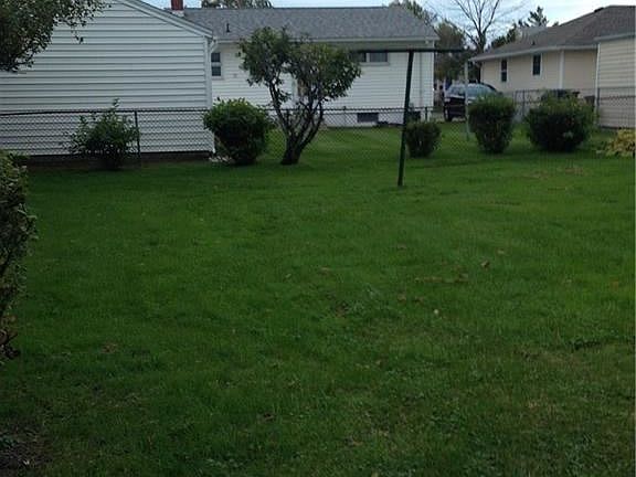 4th image of 178 Keller Ave