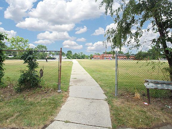 3rd image of 22056 Eastwood Ave