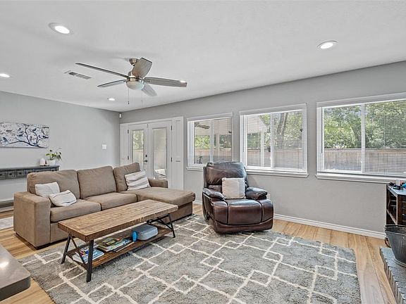 4th image of 3109 Story Ln