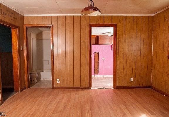 3rd image of 466 Silvercrest Dr