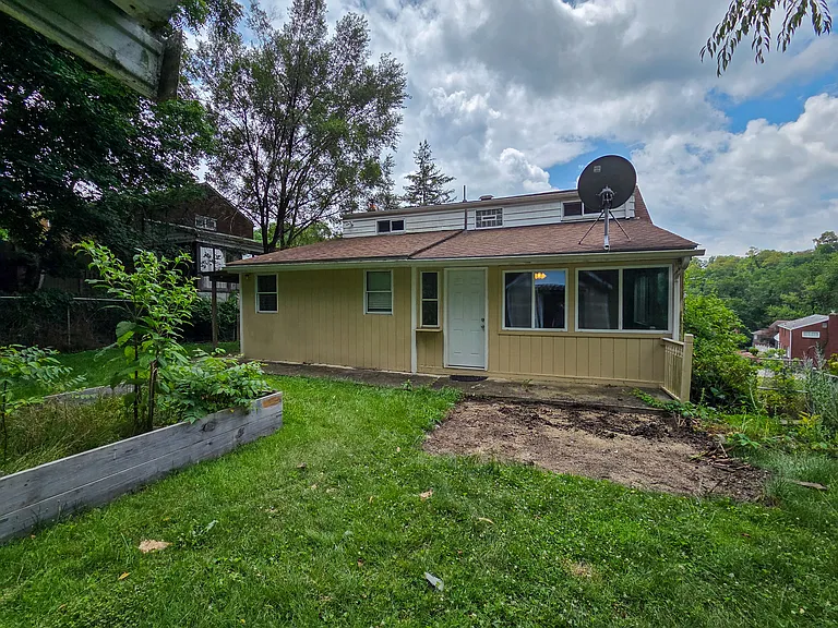 151 Mahoning Dr — Photo 45