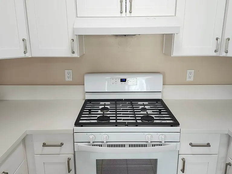 1257 W 4th St — Photo 10