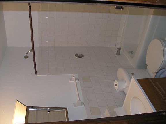 5th image of 150 Oak St