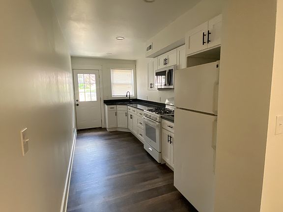 3rd image of 519 1/2 S Prince St