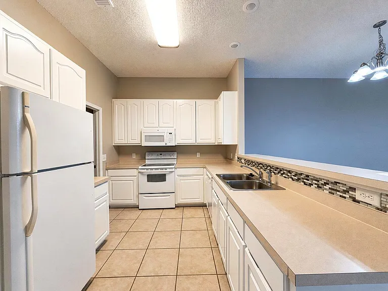 697 Ferguson Dr — Photo 6