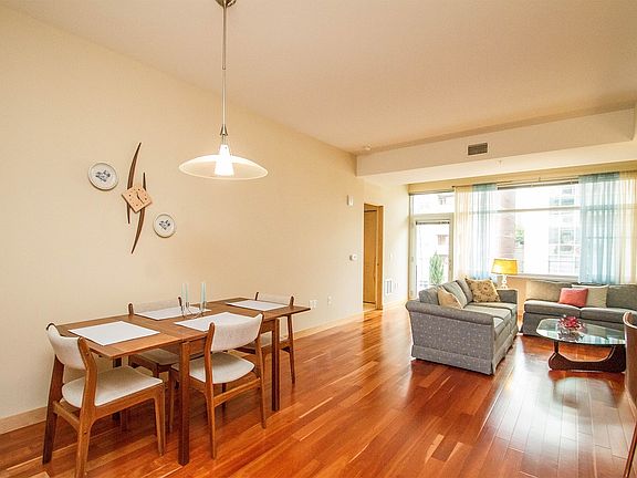 3rd image of 309 W Washington Ave Unit 301