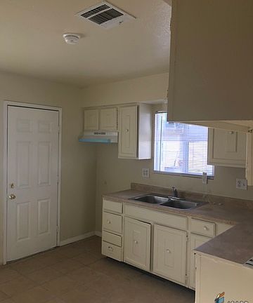 4th image of 670 W Olive Ave APT D