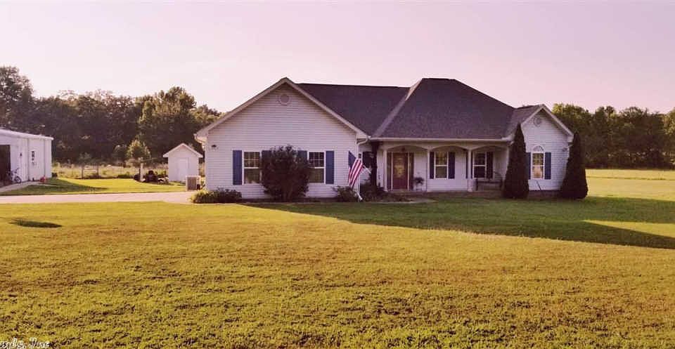 1st image of 8 Golden Meadows Dr