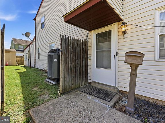 3rd image of 1384 Arundel Way