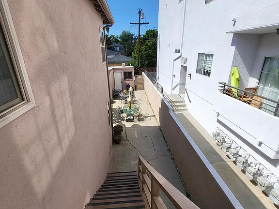 4th image of 4441 Hazeltine Ave #4441.5