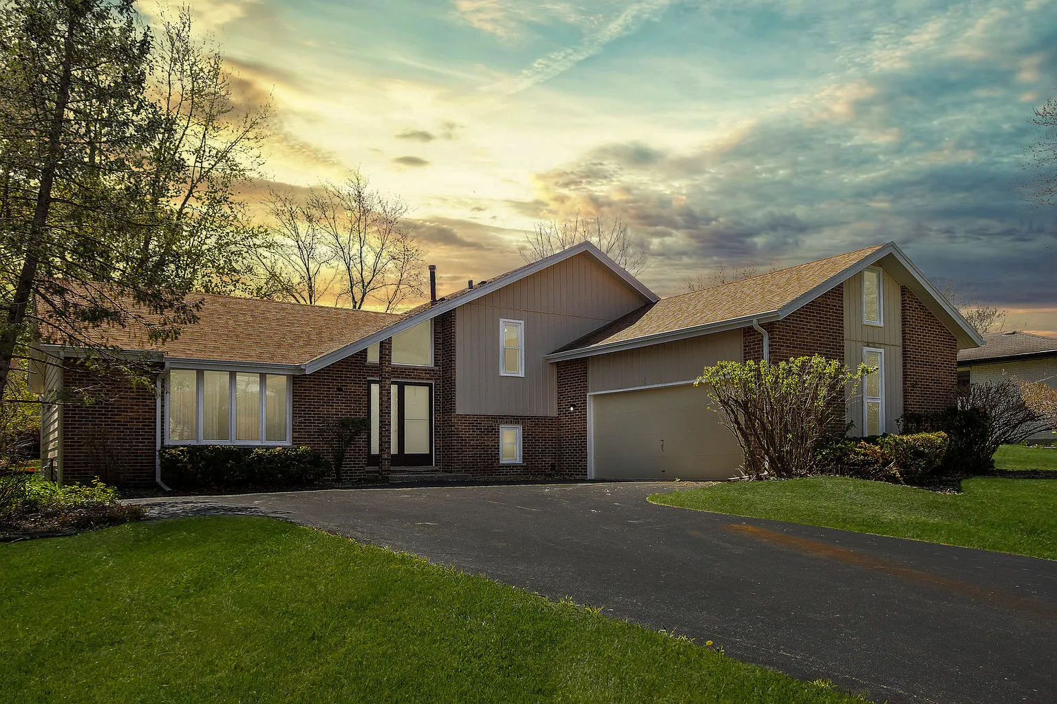 934 Patricia Ln photo 1