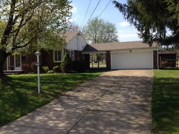 215 E 21st St, Dover, OH 44622