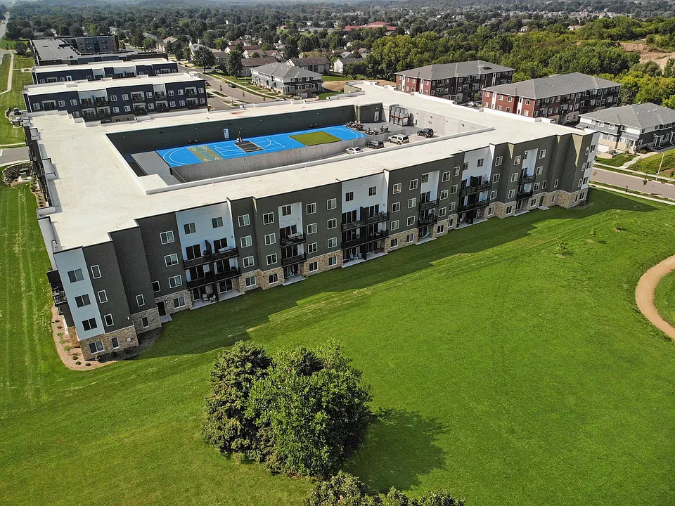 Cottage Grove Commons: Limestone