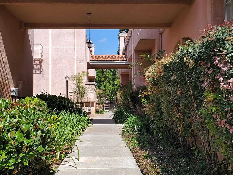 7320 Balboa Blvd #123 — Photo 32