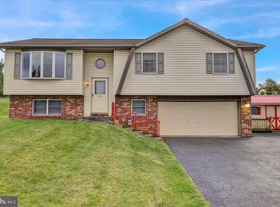213 W Walnut Tree Dr, Blandon, PA 19510
