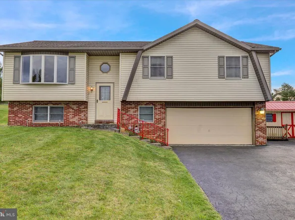 213 W Walnut Tree Dr, Blandon, PA 19510