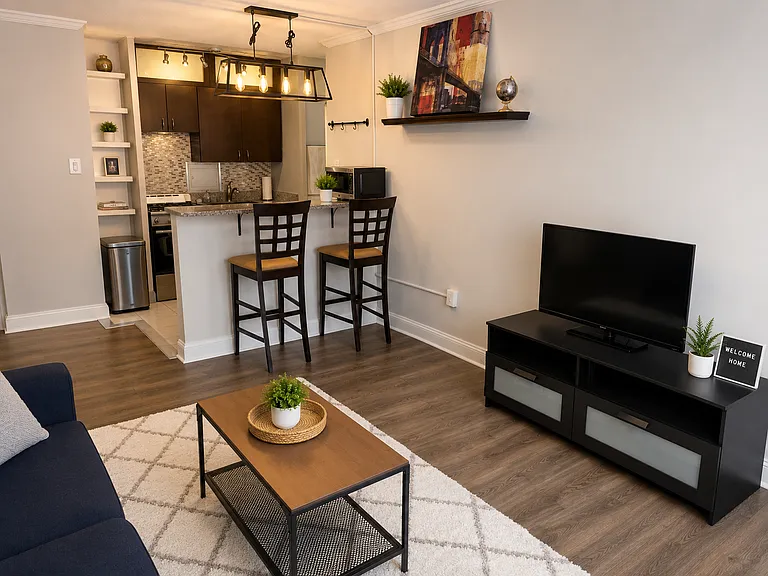 2101 Chestnut St #304 — Photo 2