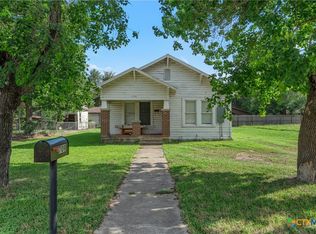709 E 18th St, Cameron, TX 76520