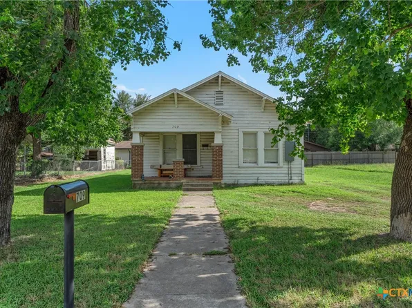 709 E 18th St, Cameron, TX 76520