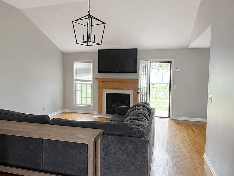 409 Williamsport Dr — Photo 2
