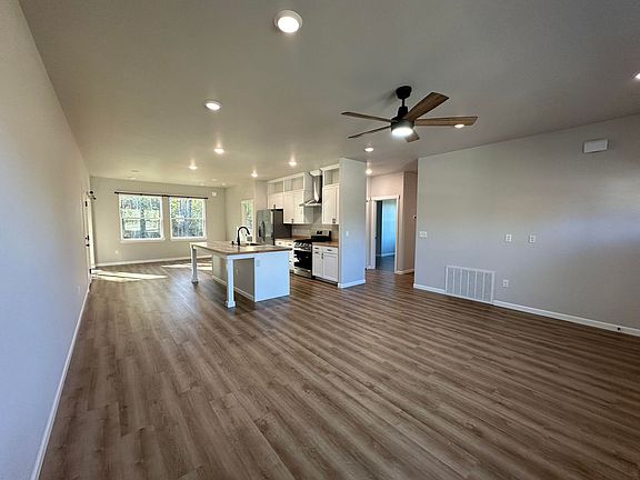 3rd image of 640 Wortham St #2