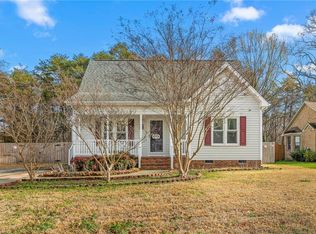 825 Lockesley Ln, Burlington, NC 27217