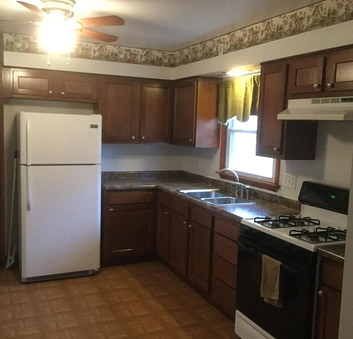 3 bed, 1.5 bath, 1100 sqft, $1,800 — Photo 2