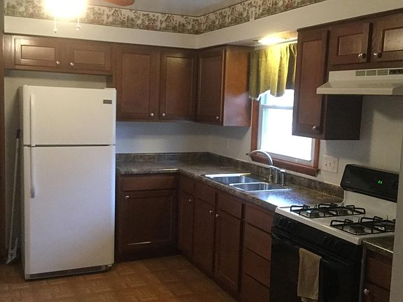 2nd image of 108 W Pleasant Ave