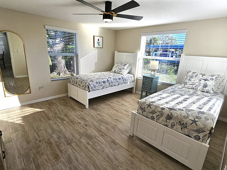 Guest bedroom-twins