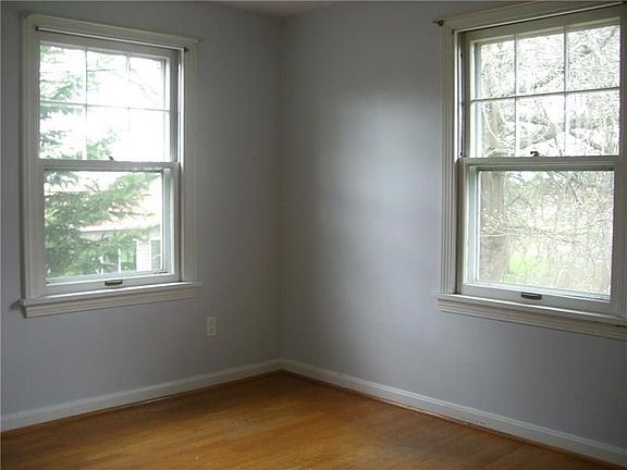 5th image of 824 N Main St