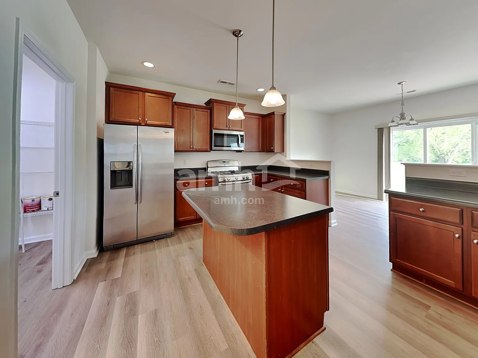 5 bed, 2.5 bath, 3064 sqft, $2,720 — Photo 4