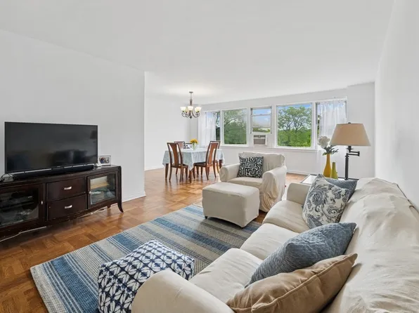 4525 Henry Hudson Parkway West image 2 of 10