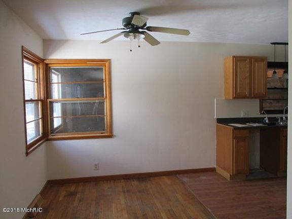 3rd image of 142 Gregg Dr