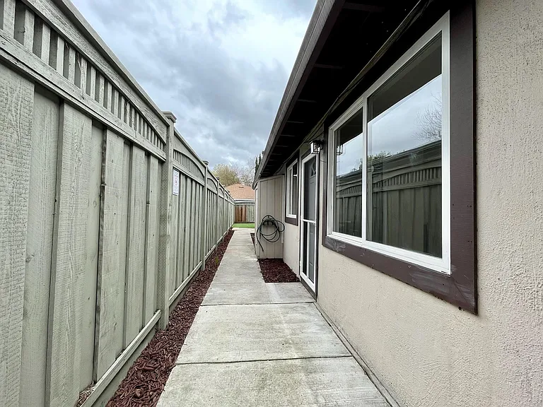 private pathway/entrance
