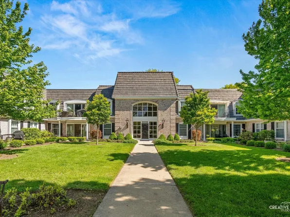 1 Normandie Dr APT 208, Sugar Grove, IL 60554