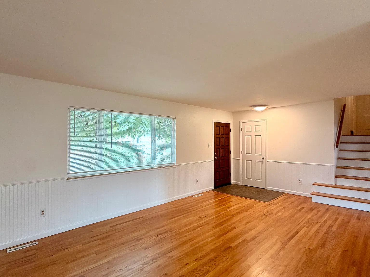 3 bed, 2.5 bath, 1700 sqft, $2,985 — Photo 2