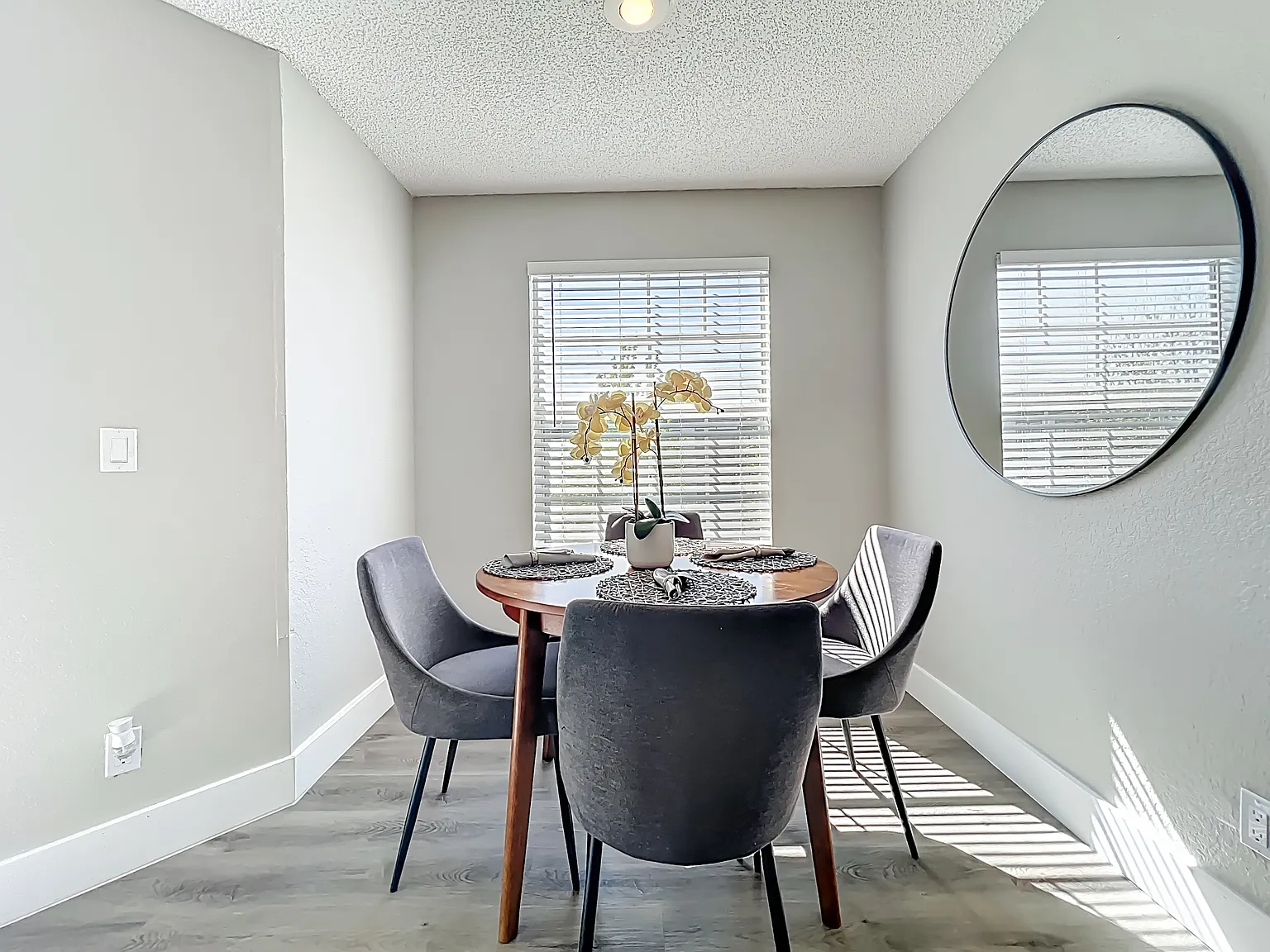 1 bed, 800 sqft, $2,400 — Photo 4