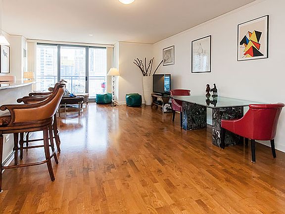 4th image of 450 E Waterside Dr #702