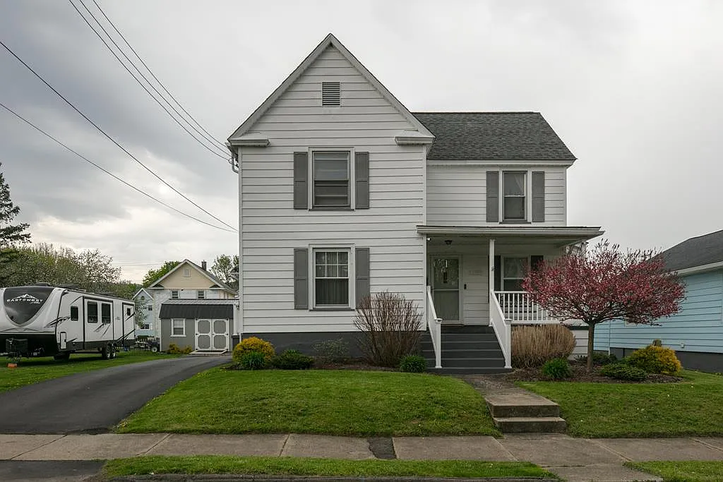 1110 Admiral Pl photo 1