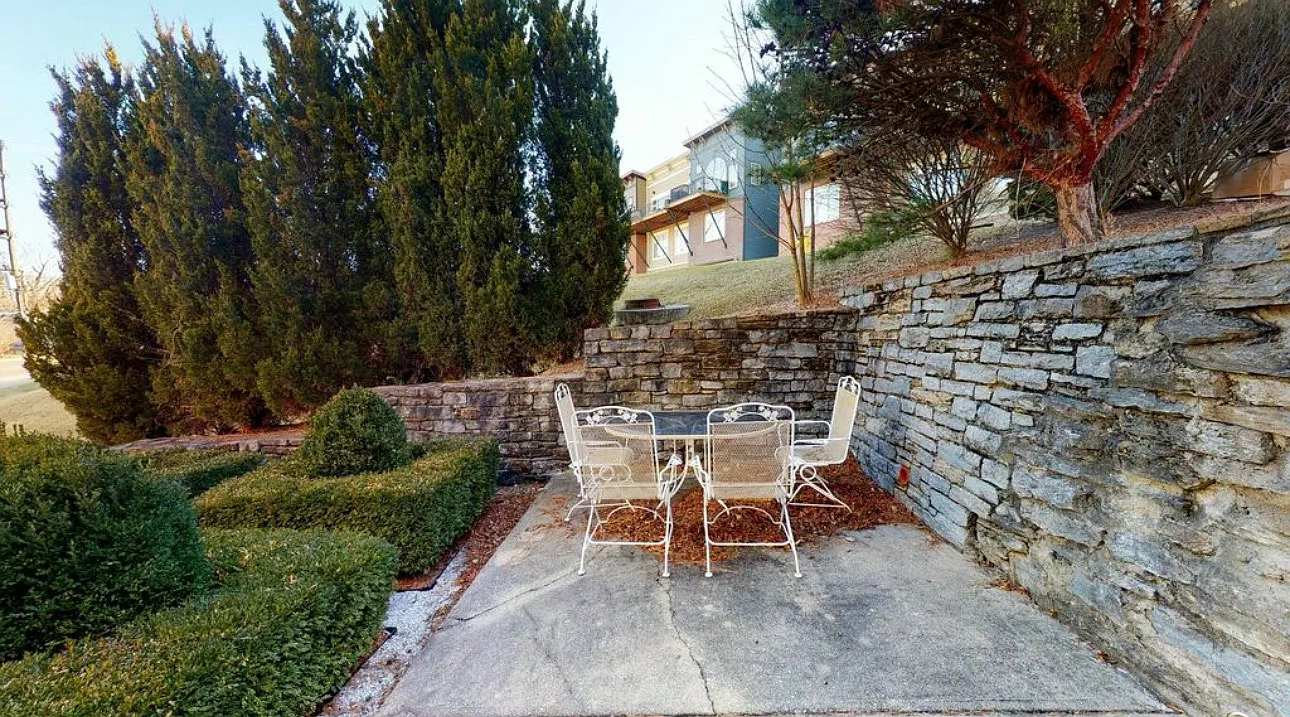 2 bed, 1009 sqft, $1,750 — Photo 3