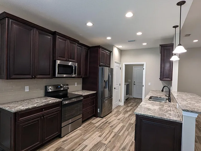 947 Kenzie Ln — Photo 6