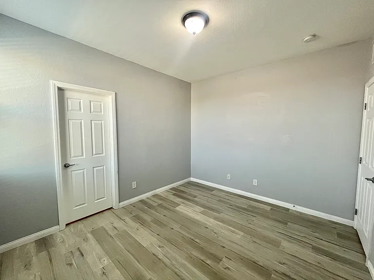 576 Glassford Ct — Photo 43